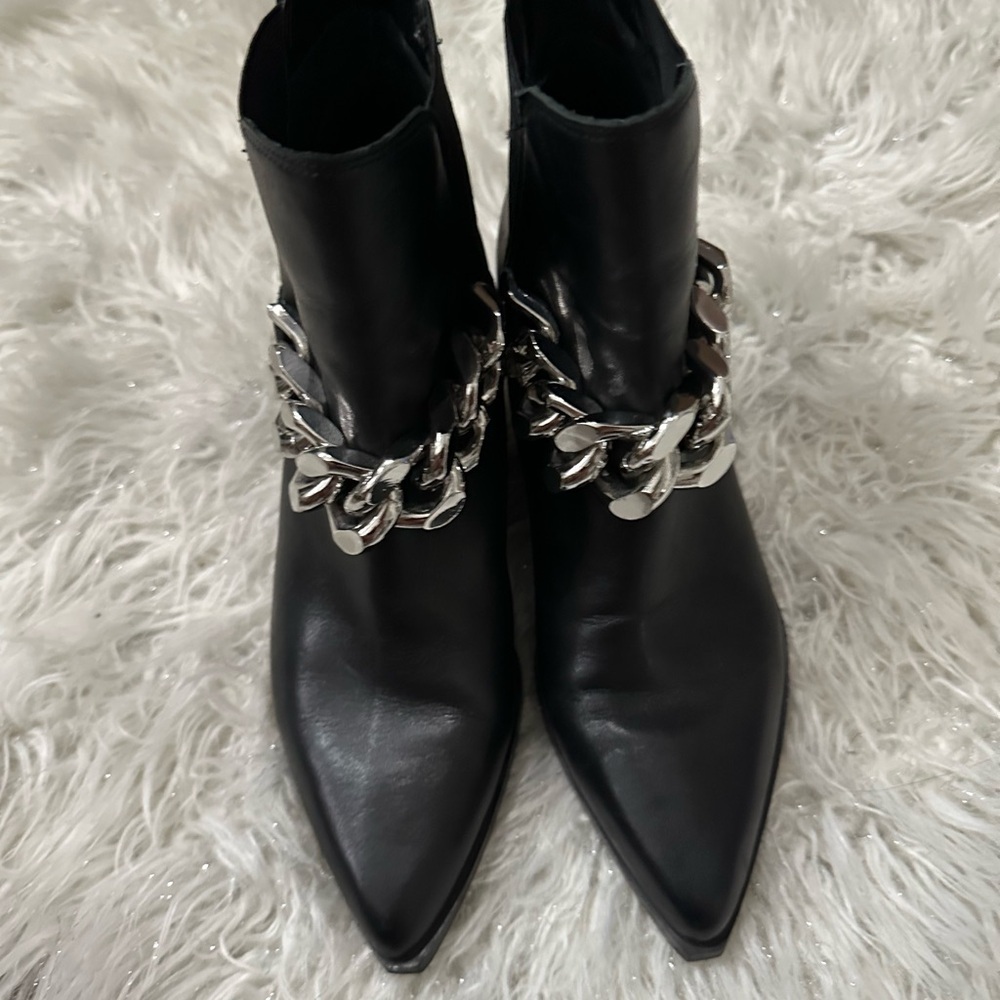 Marc Fisher Black leather Ankle Boots with Silver Chain Detail Western - Picture 2 of 7